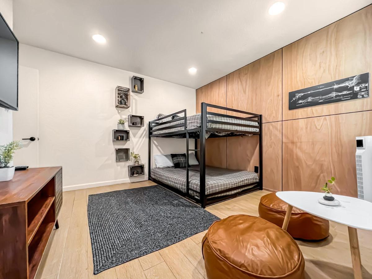 Open Airy Custom Designed Home - 2Kings - Sleeps 14 Houston Exteriör bild