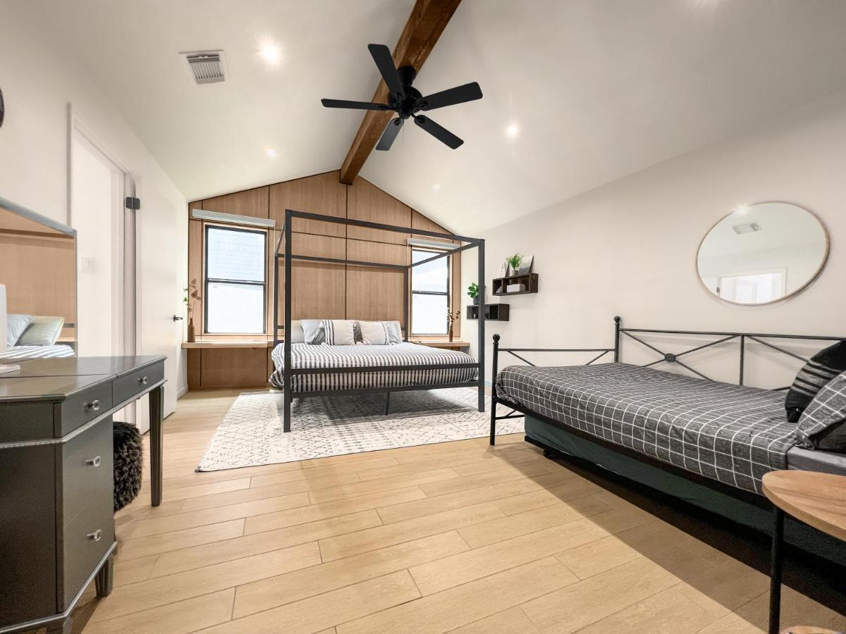 Open Airy Custom Designed Home - 2Kings - Sleeps 14 Houston Exteriör bild