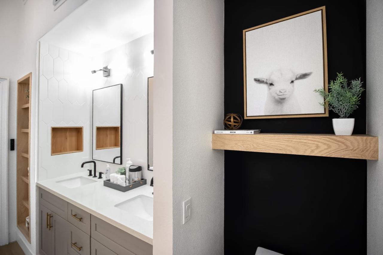 Open Airy Custom Designed Home - 2Kings - Sleeps 14 Houston Exteriör bild