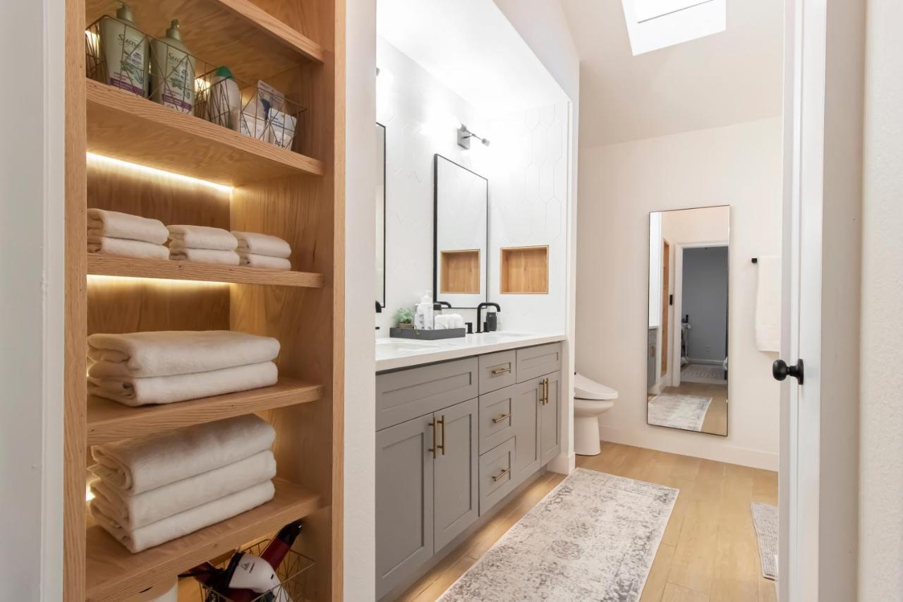 Open Airy Custom Designed Home - 2Kings - Sleeps 14 Houston Exteriör bild